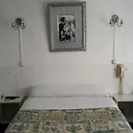 Victor Hugo Hotel 2*