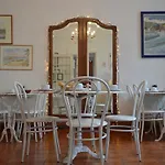 Victor Hugo Hotel 2*
