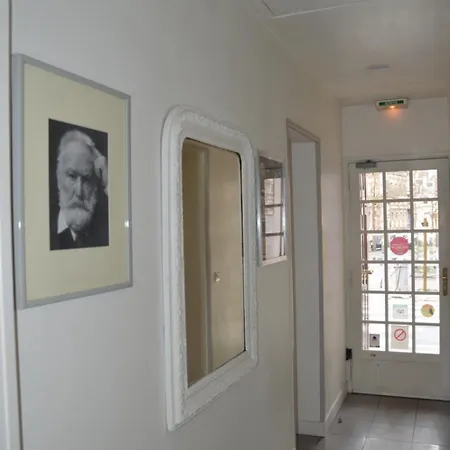 Victor Hugo Hotel 2*