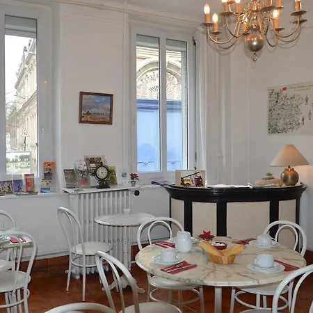 Hotel Victor Hugo 2*