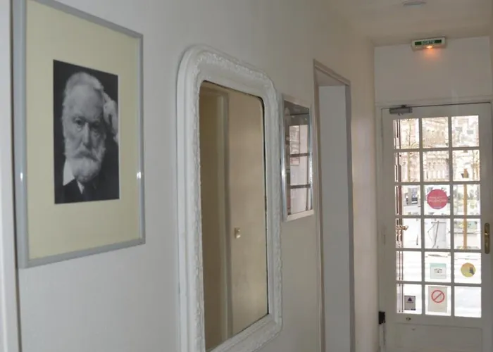 Victor Hugo Hotel 2*