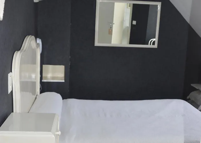 Victor Hugo Hotel 2*